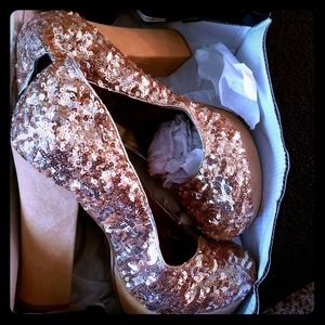 SALE,SALE,SA🔥🔥Beautiful suede & sequin pumps🔥🔥